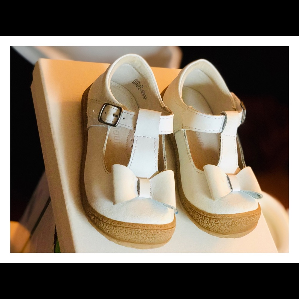 Used - White Toddler Dress Shoe with Bow.